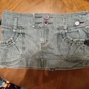 Adorable denim striped mini skirt.